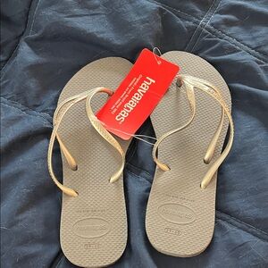 NWT havaianas steel gray flip flops